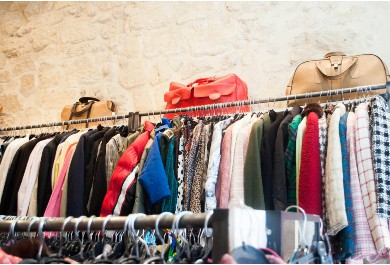 How to buy used clothing in bulk in containers and truckloads?
